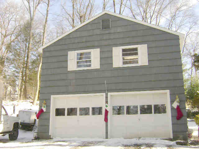 Building photograph for 33 MAPLE DR